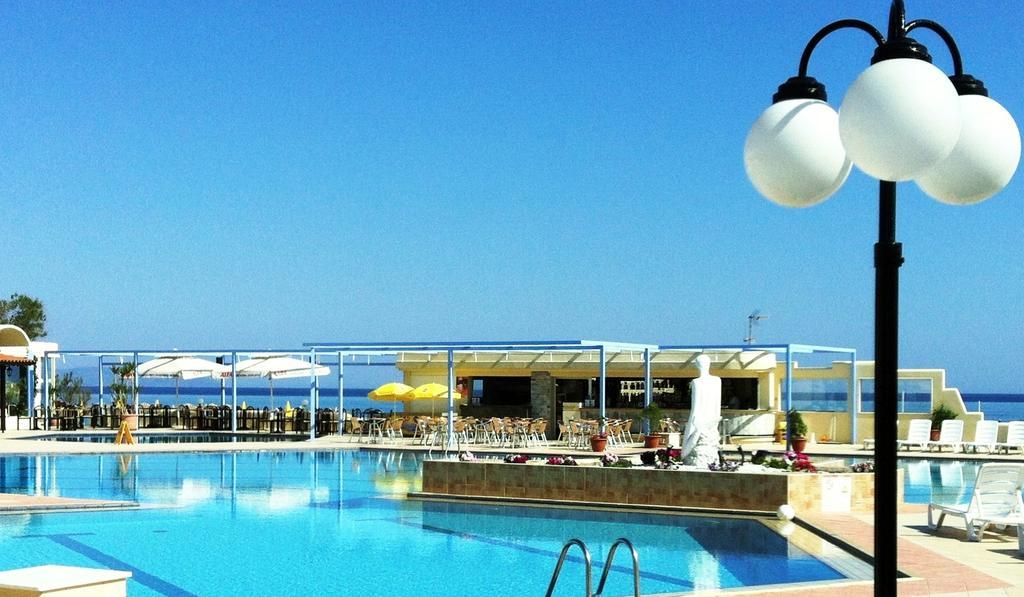 Santa Helena Beach Resort Platanés Exteriör bild